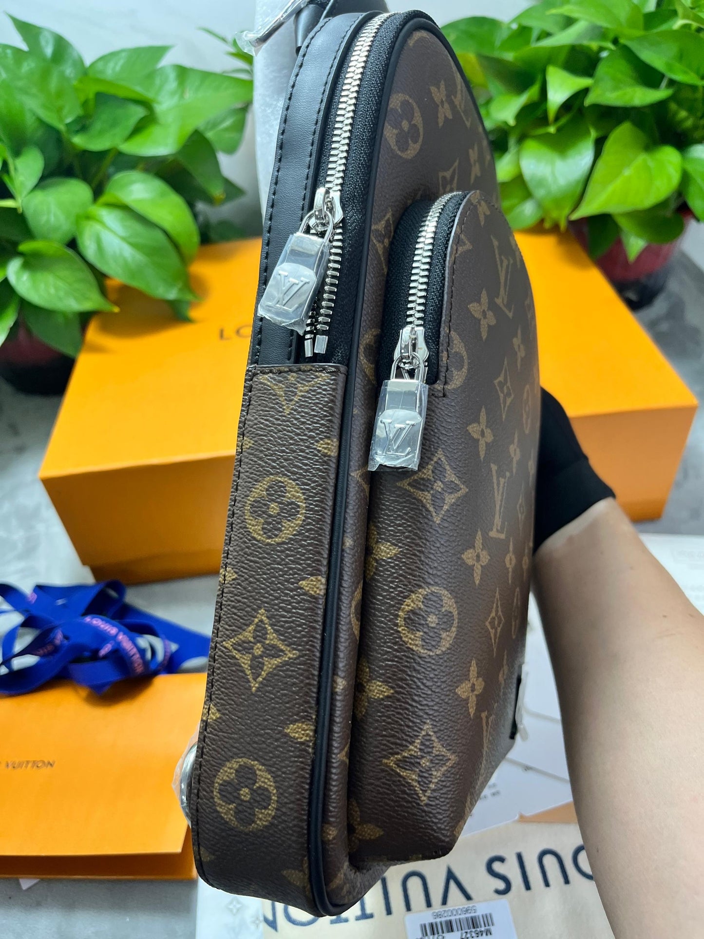 Louis Vuitton - Cross Body Bag (Brown)