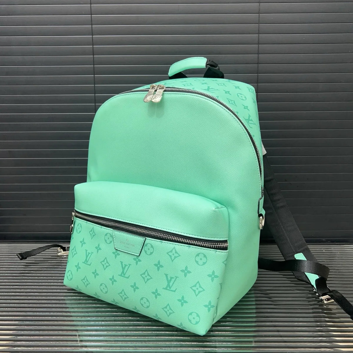 Louis Vuitton - bag