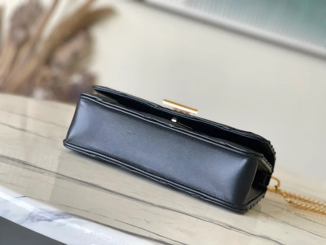 Louis Vuitton - bag