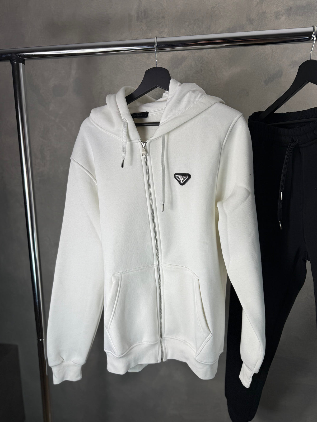 Herren – Prada Trainingsanzug in Schwarz-Weiß