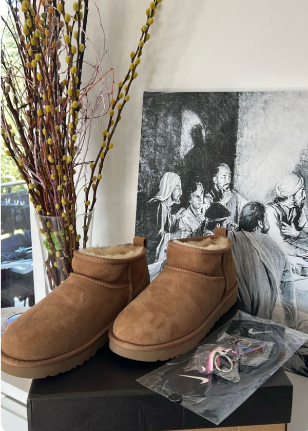 UGG