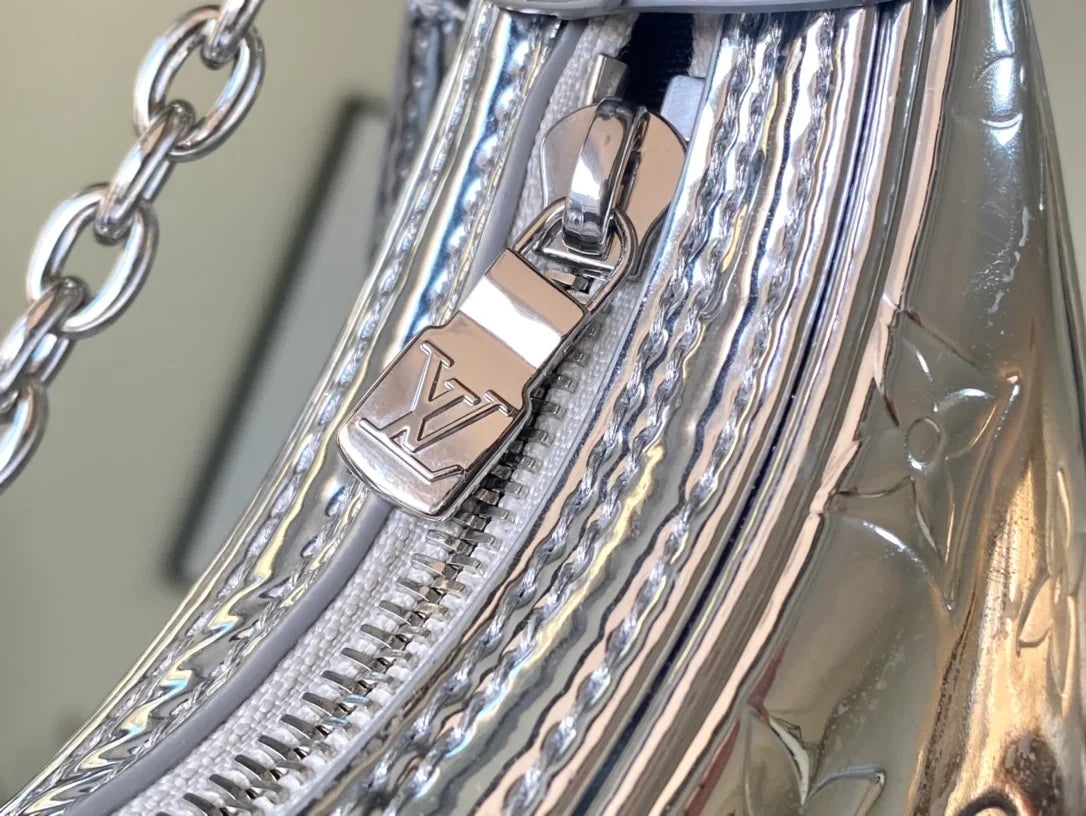 Louis Vuitton - bag